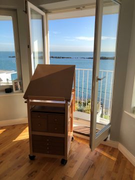 Easel with Drawers Dalkey Dublin Irlande