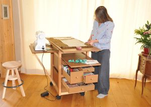 Petit meuble atelier couture table découpe matériel couture